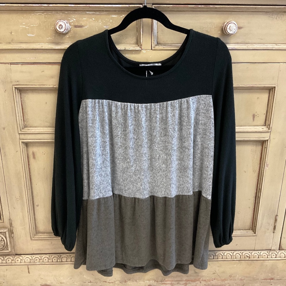 🩶Color-block Tiered Long Sleeve Top🩶